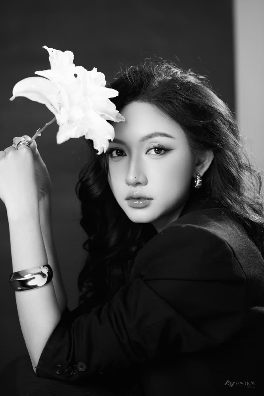 Concept mới 26 Huyền Kim — Chân dung (góc 33)