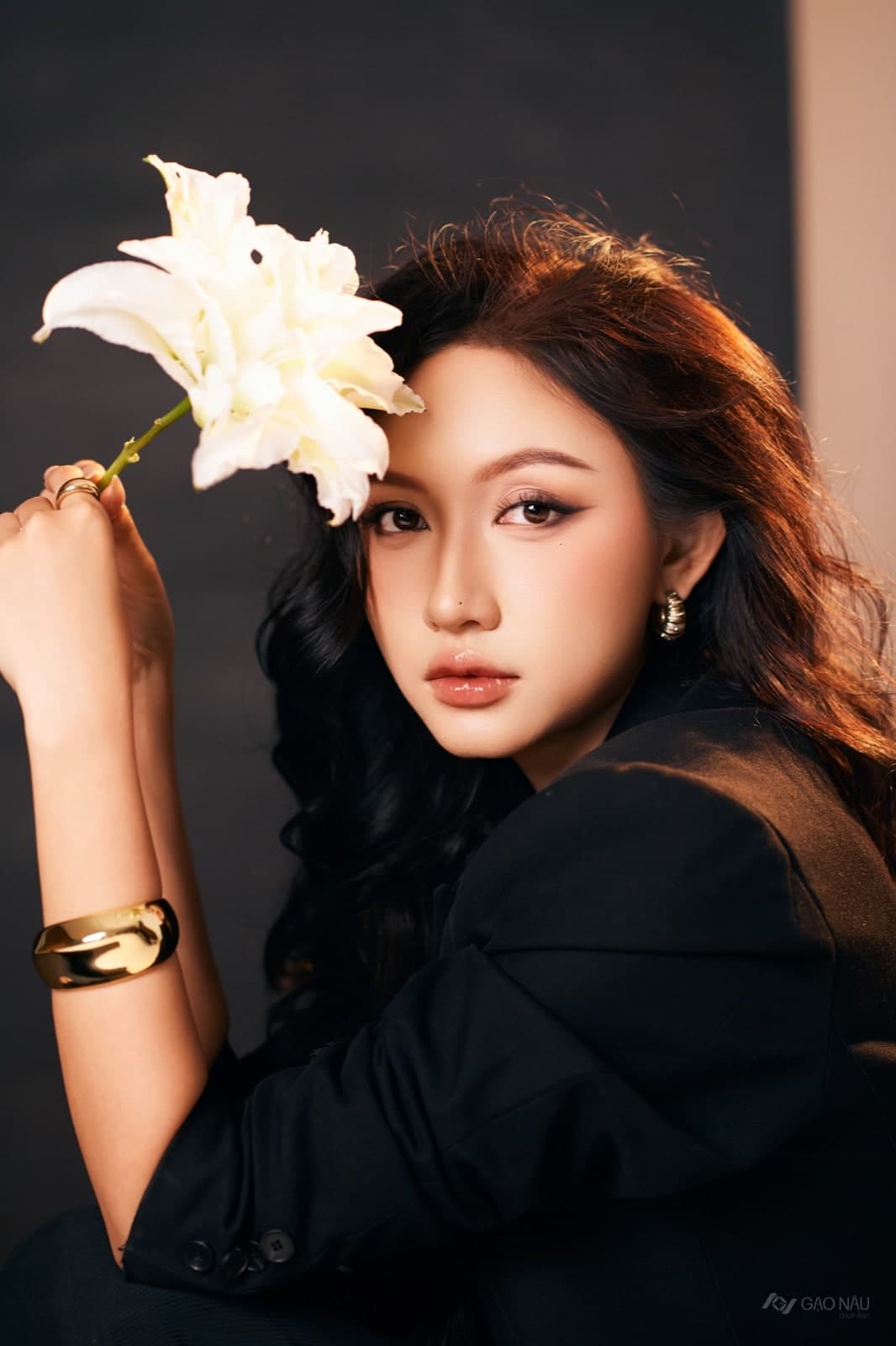 Concept mới 26 Huyền Kim — Chân dung (góc 34)