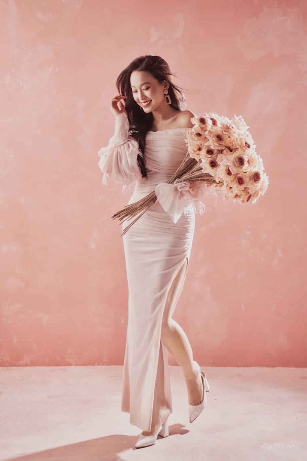 MISS ROSES — Chân dung