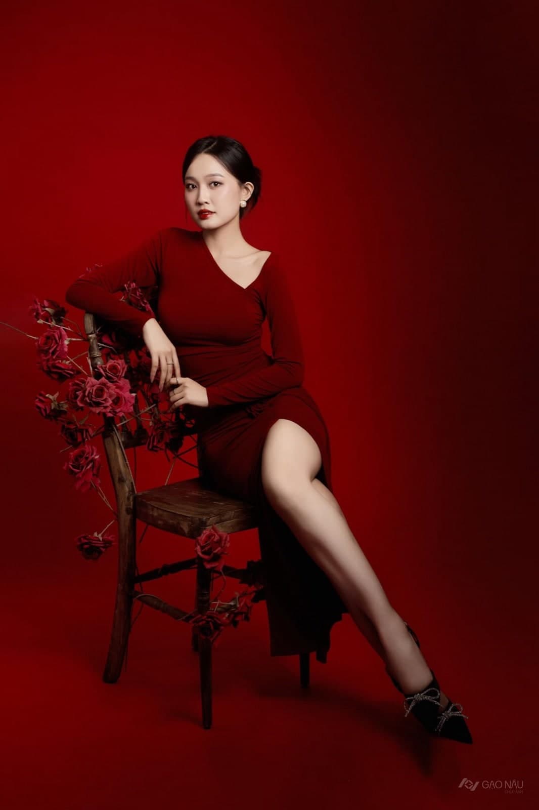 RED ROSES — Chân dung
