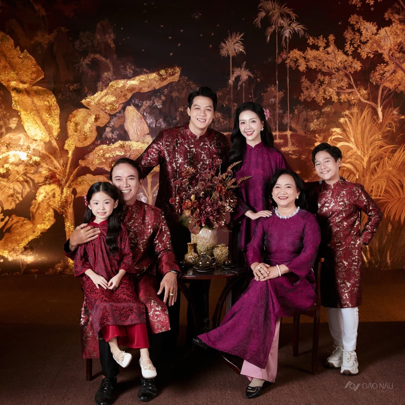 Gia Đình Tết Sơn Mài — Gia đình (góc 2)
