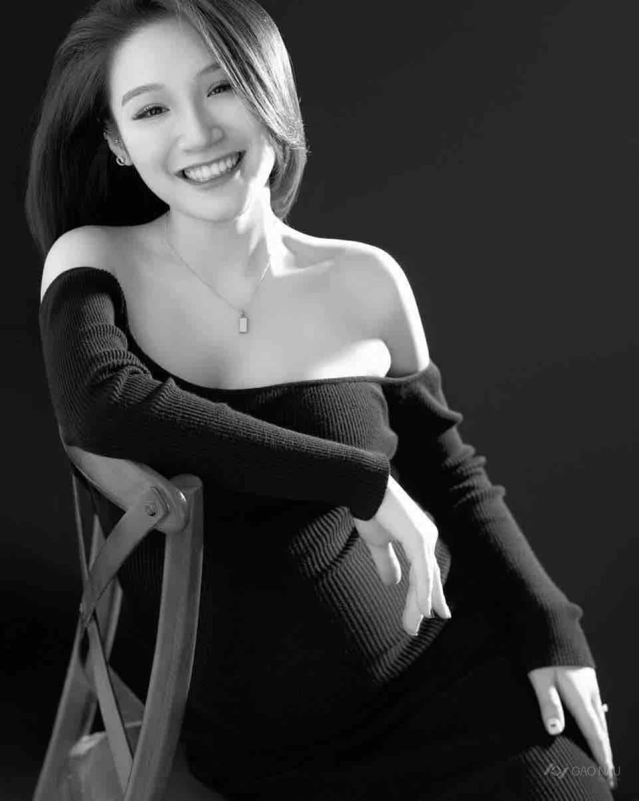 BẦU CHÂN DUNG — Mẹ và con