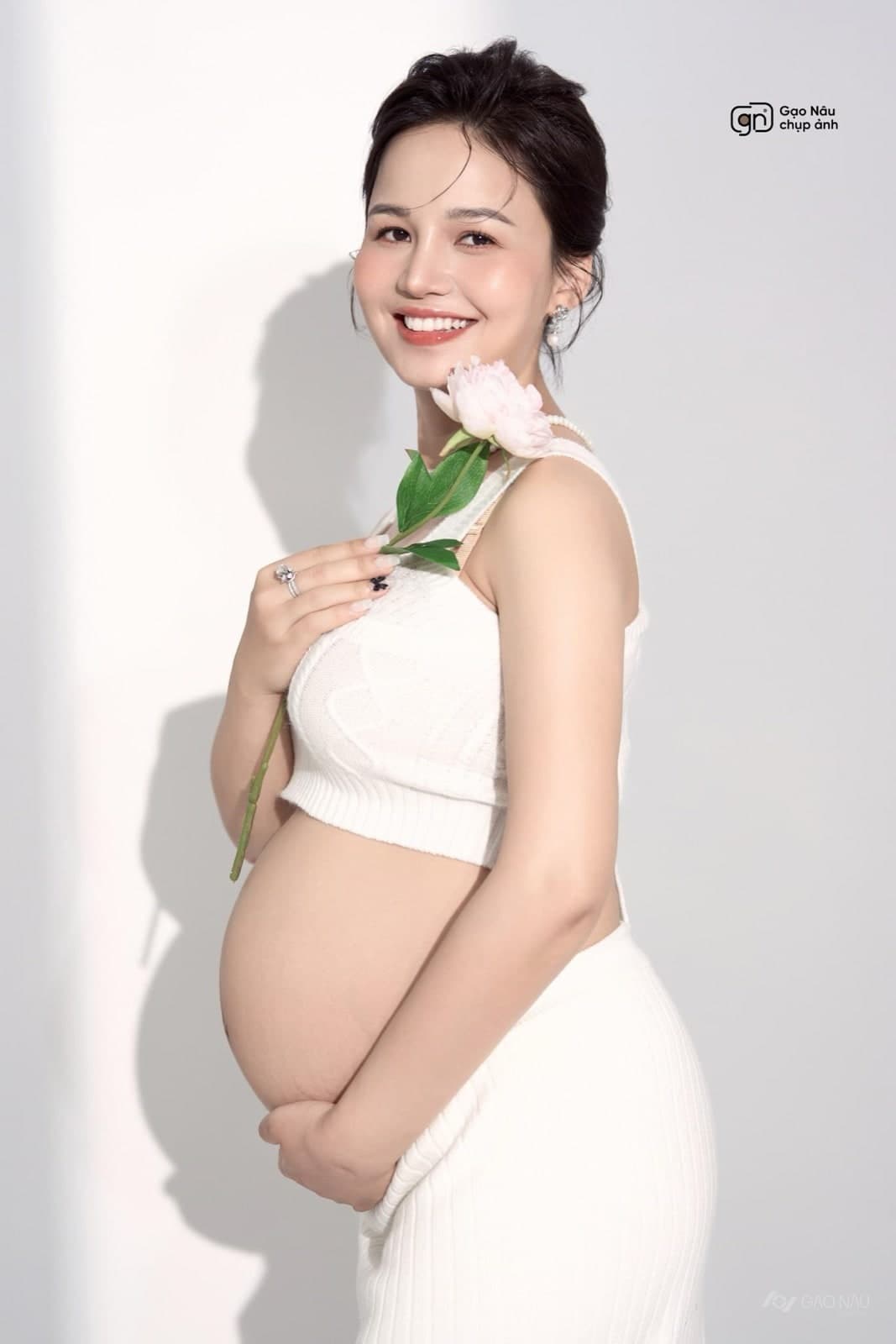 BẦU TRẮNG-AP18 — Mẹ và con