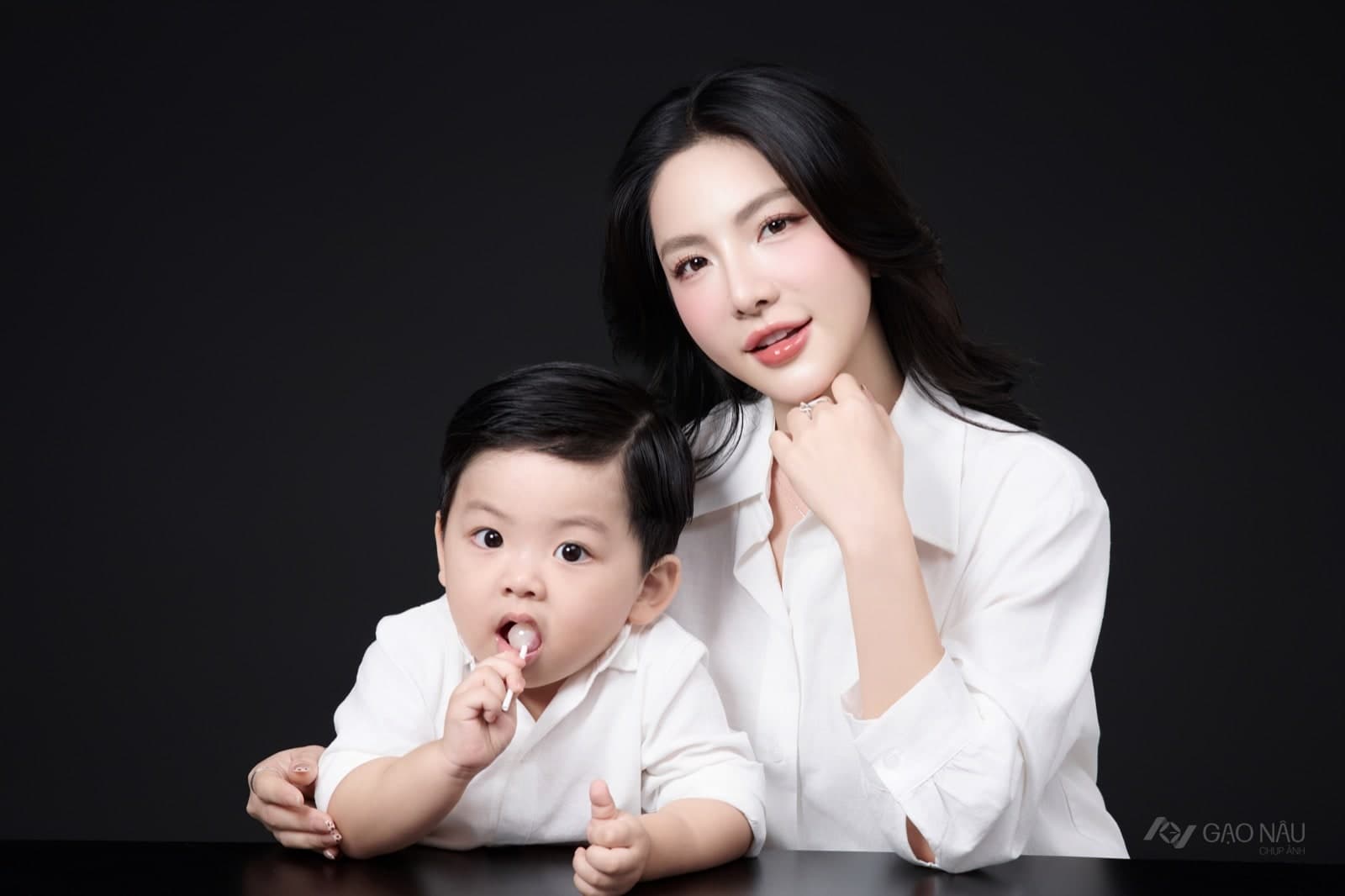 Couple Mẹ và Bé — Mẹ và con (góc 2)