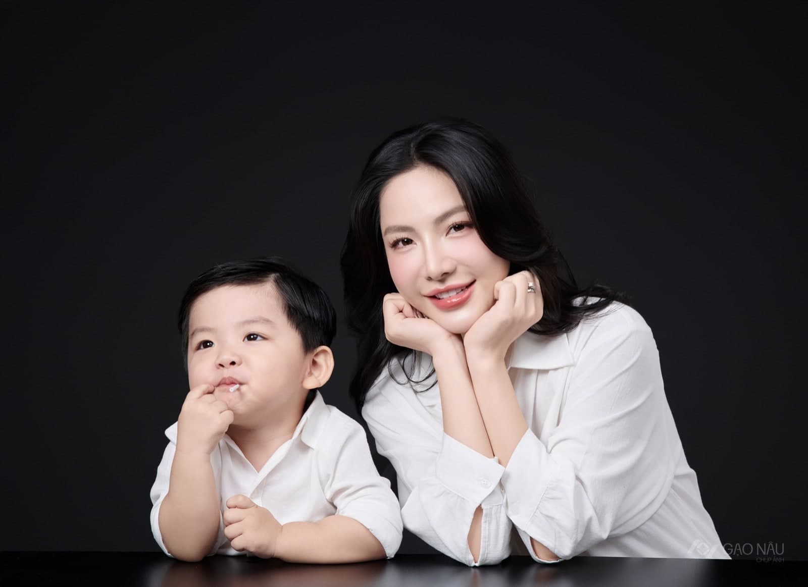 Couple Mẹ và Bé — Mẹ và con (góc 3)