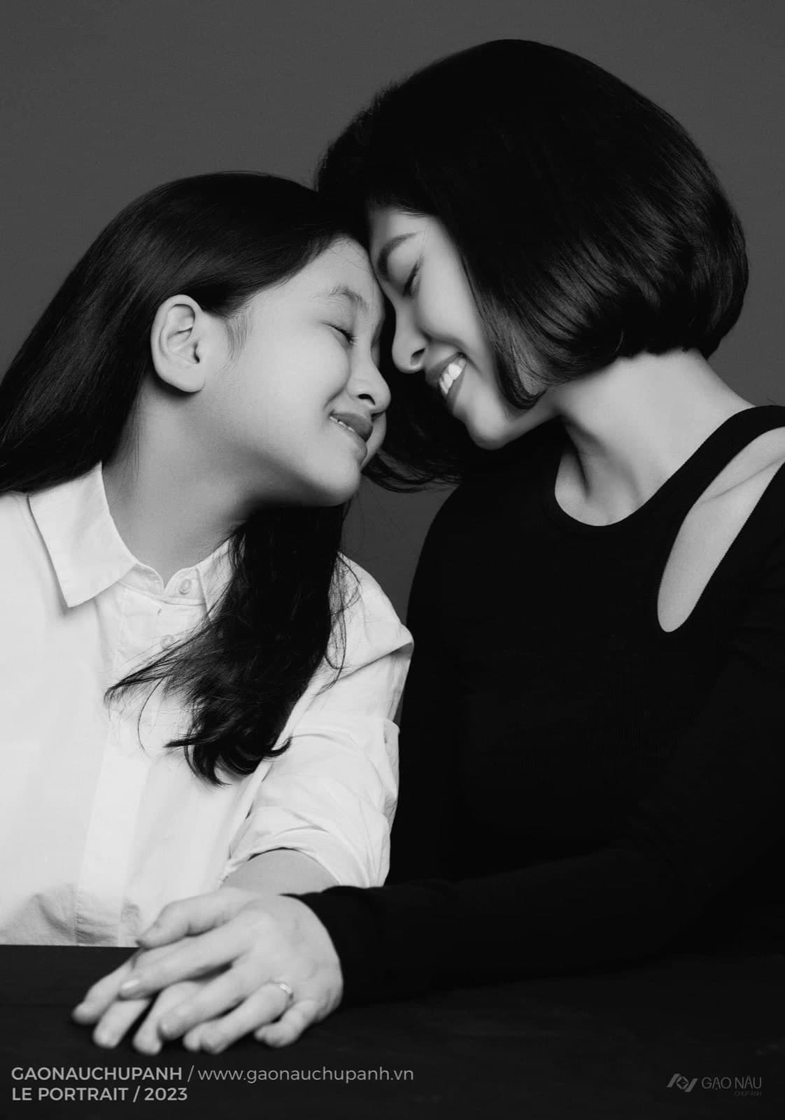 Mẹ và bé gái — Mẹ và con