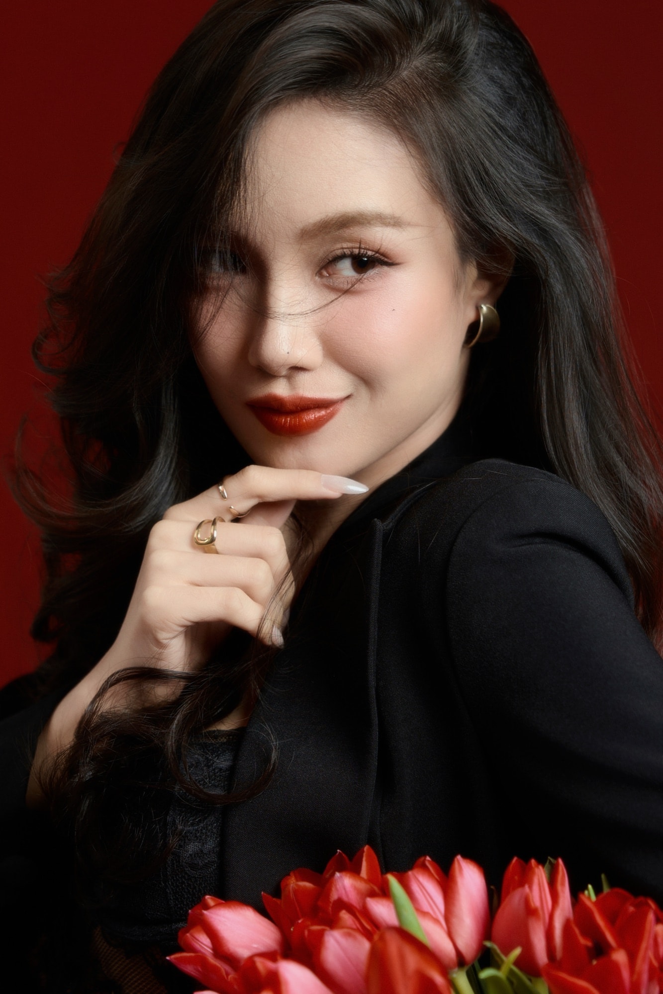 Concept "Đỏ đằm thắm" — Khi một màu làm nên cả câu chuyện chân dung — ảnh 5