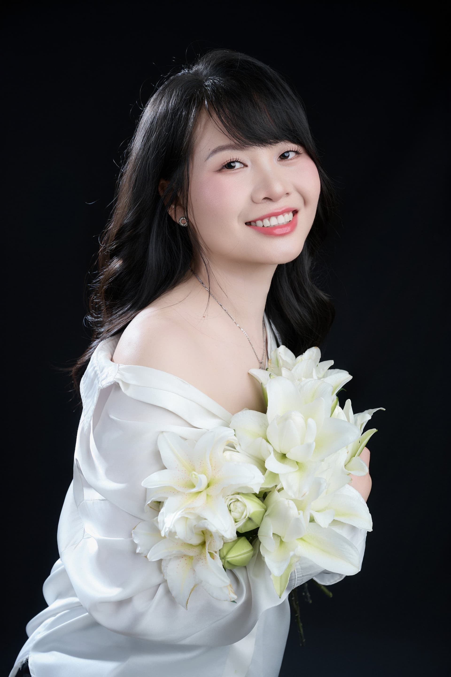 Một mùa loa kèn, một nỗi buồn đã cũ.
