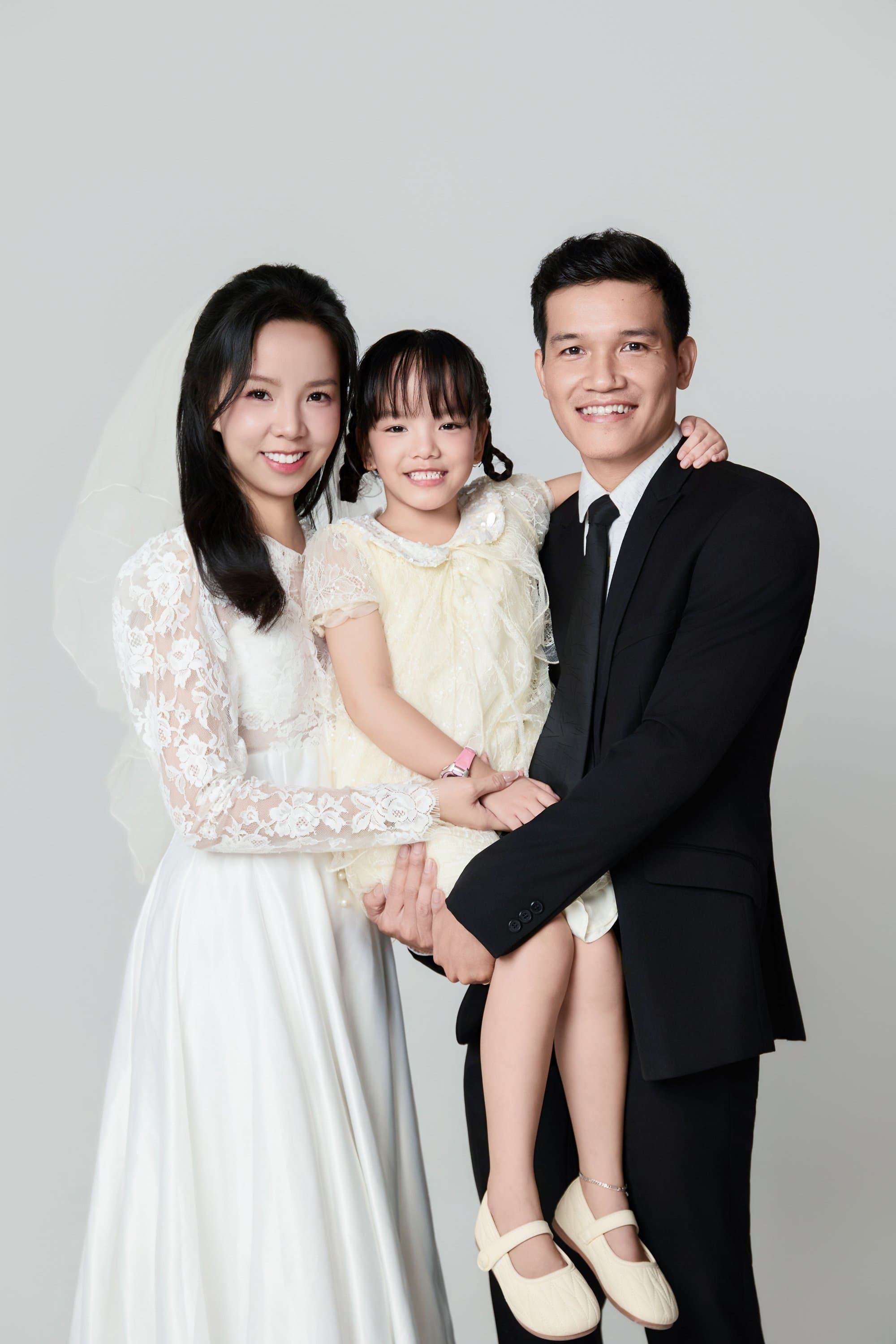 Một nhà, ba tiếng cười