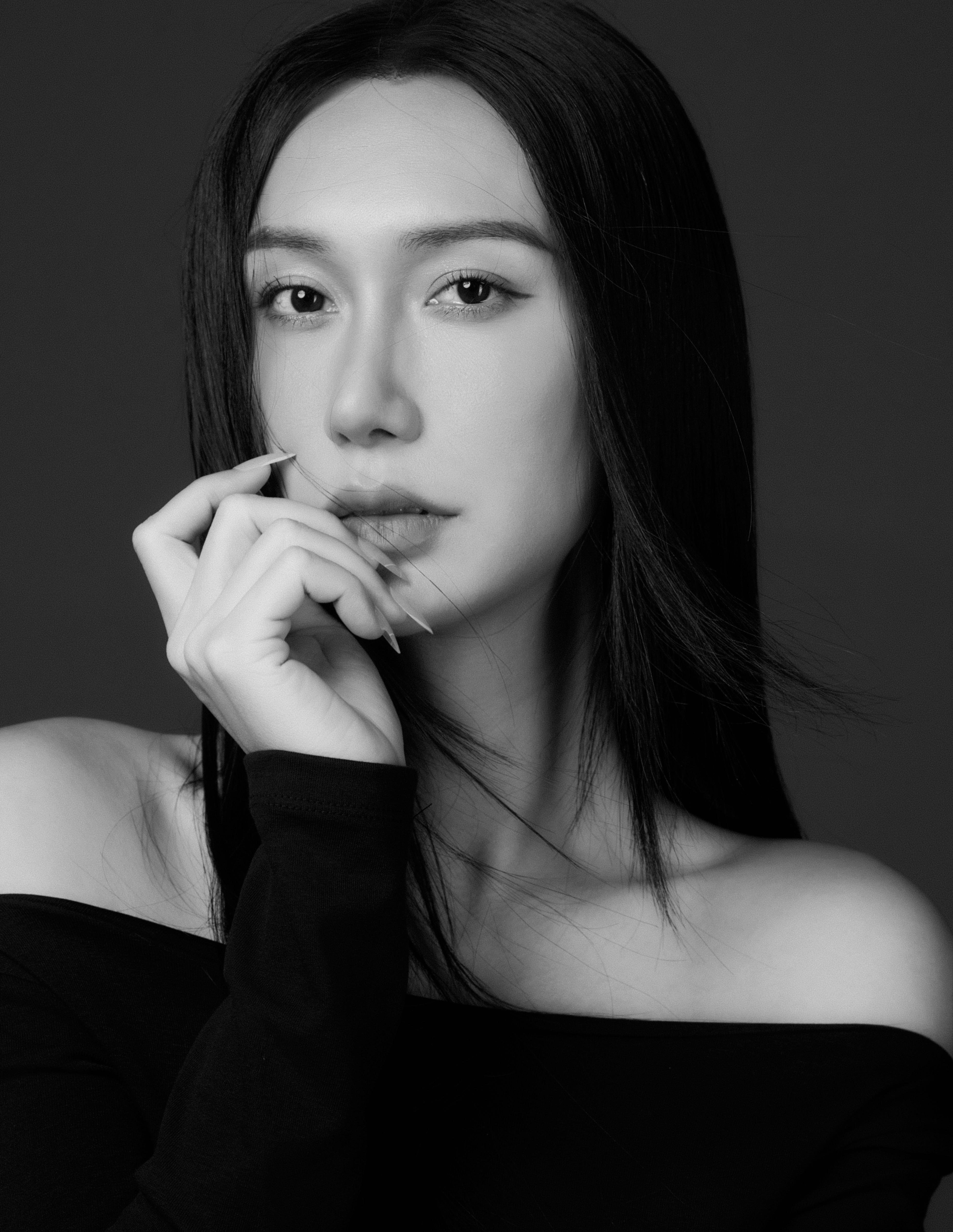 Chụp chân dung đen trắng: Concept signature tại Gạo Nâu Studio — ảnh 4