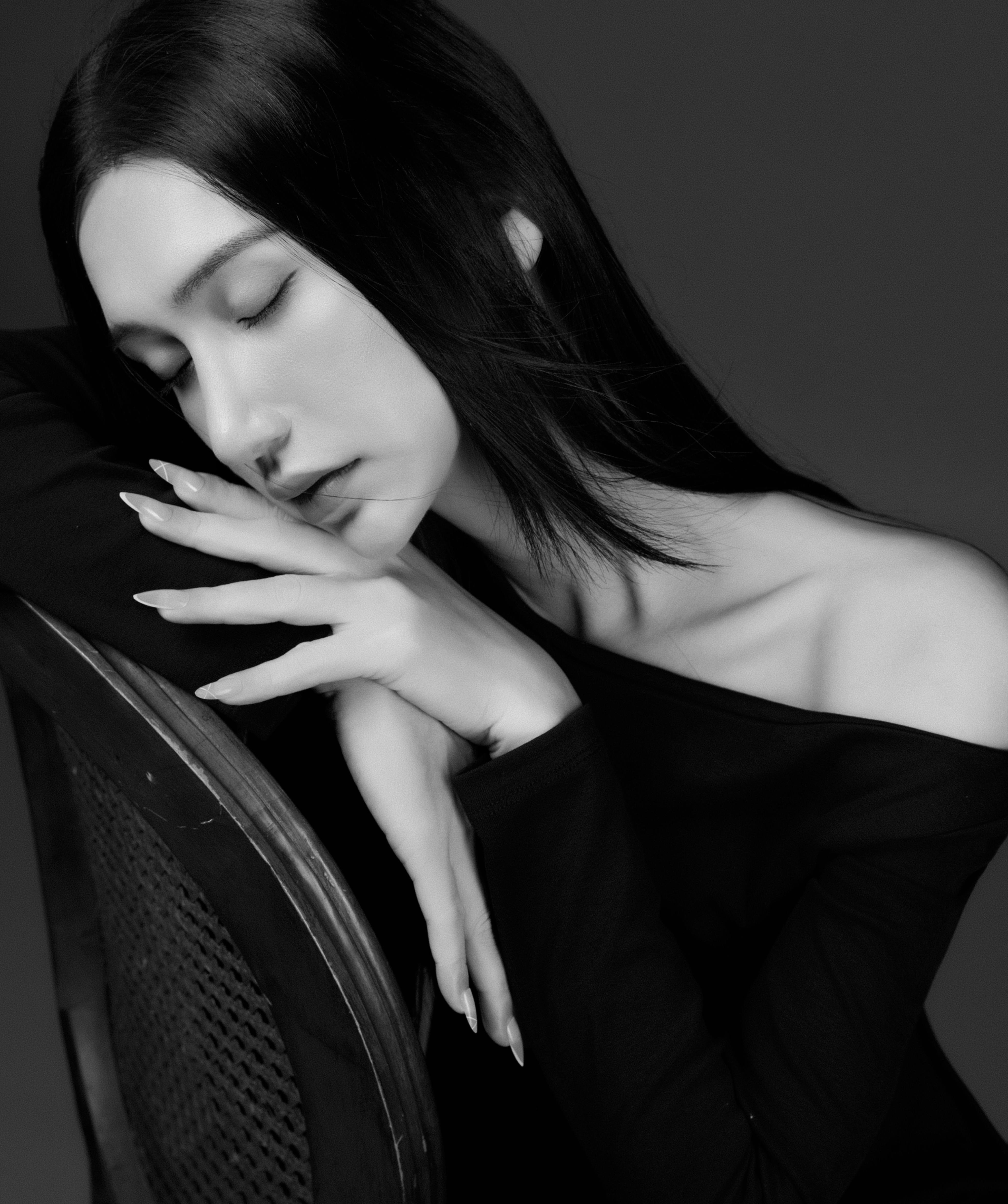 Chụp chân dung đen trắng: Concept signature tại Gạo Nâu Studio — ảnh 8