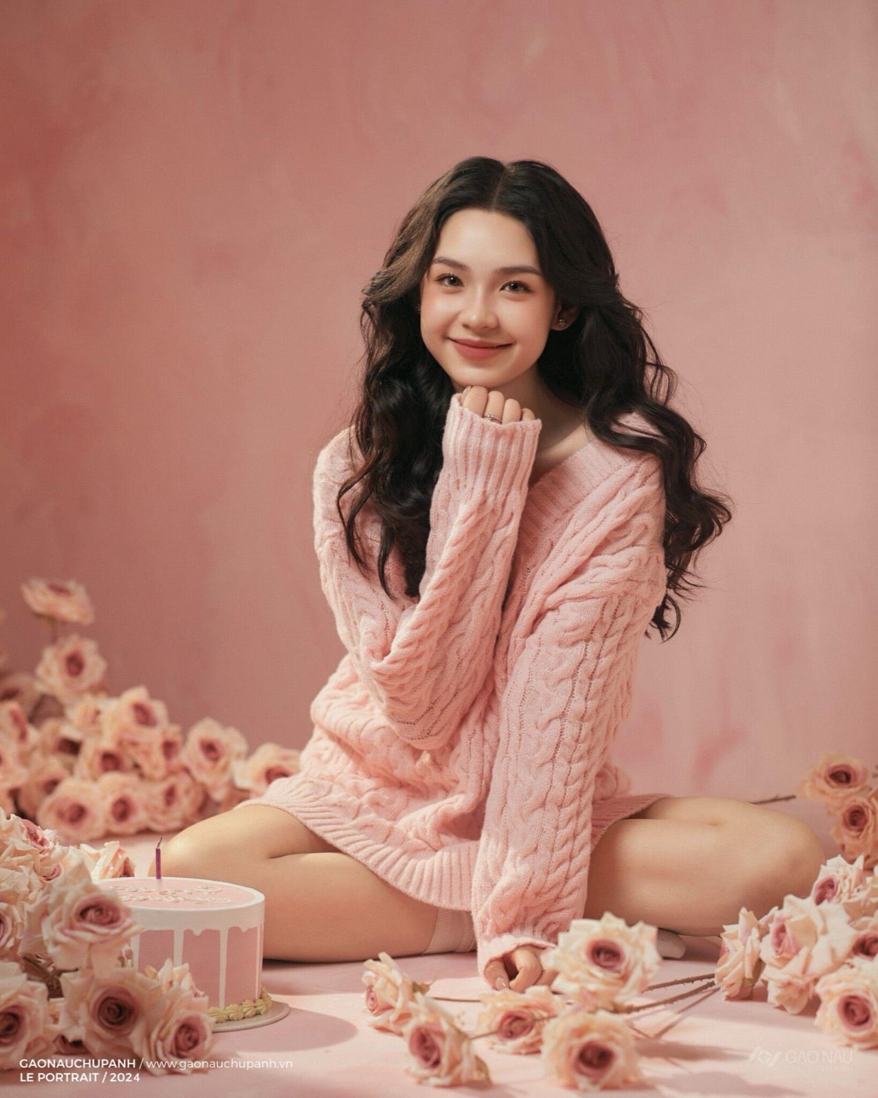 CHÂN DUNG ÁO LEN HỒNG