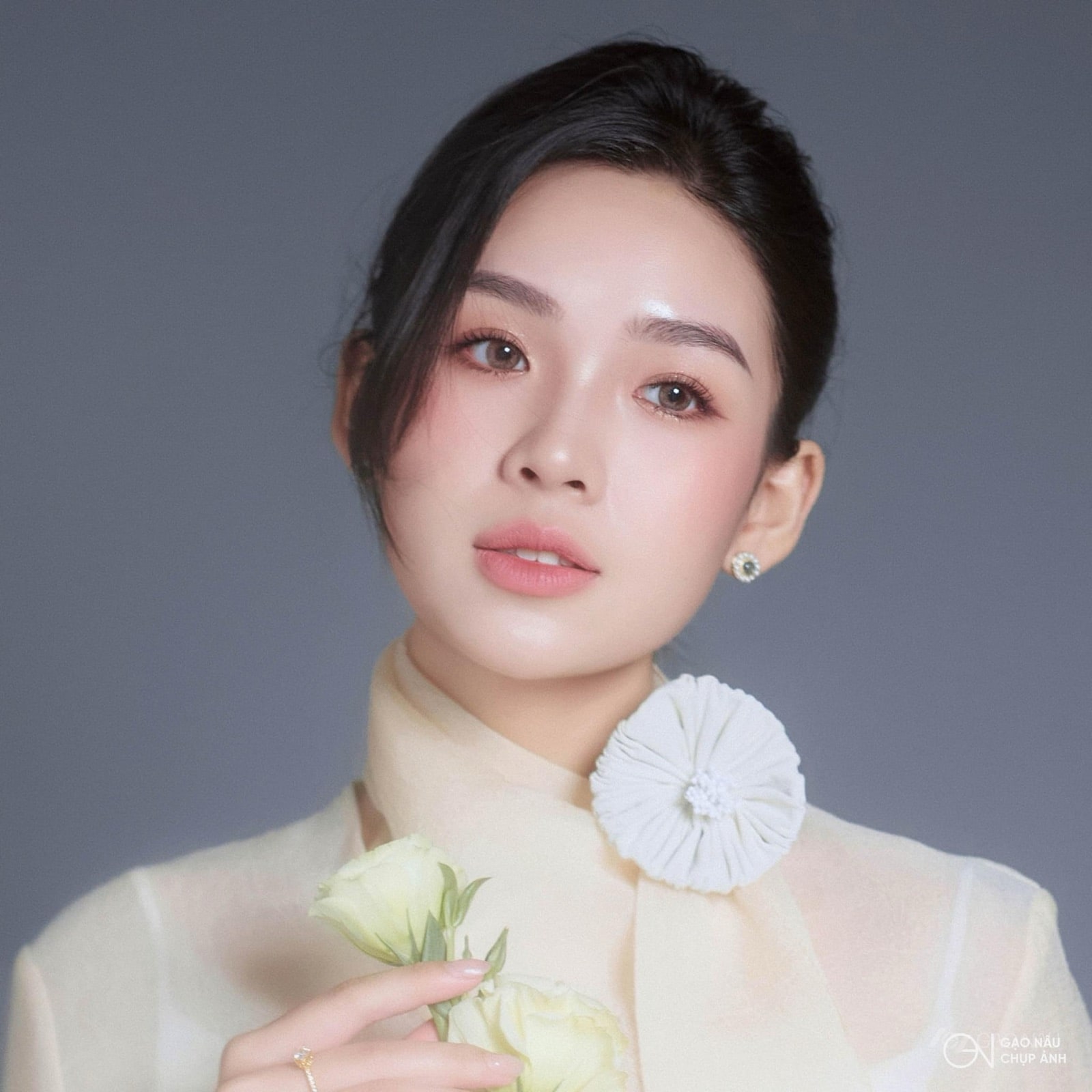 CHÂN DUNG THANH LỊCH