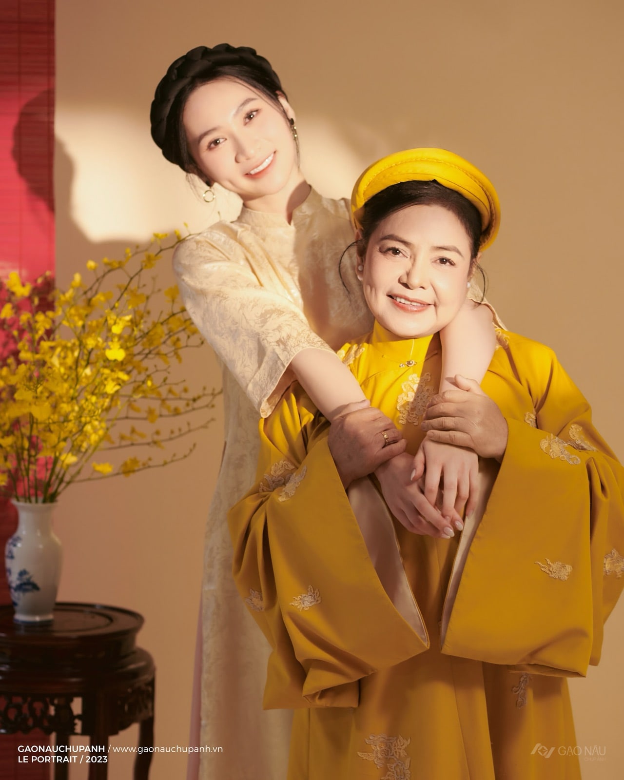 Đôi áo dài back hoa lan