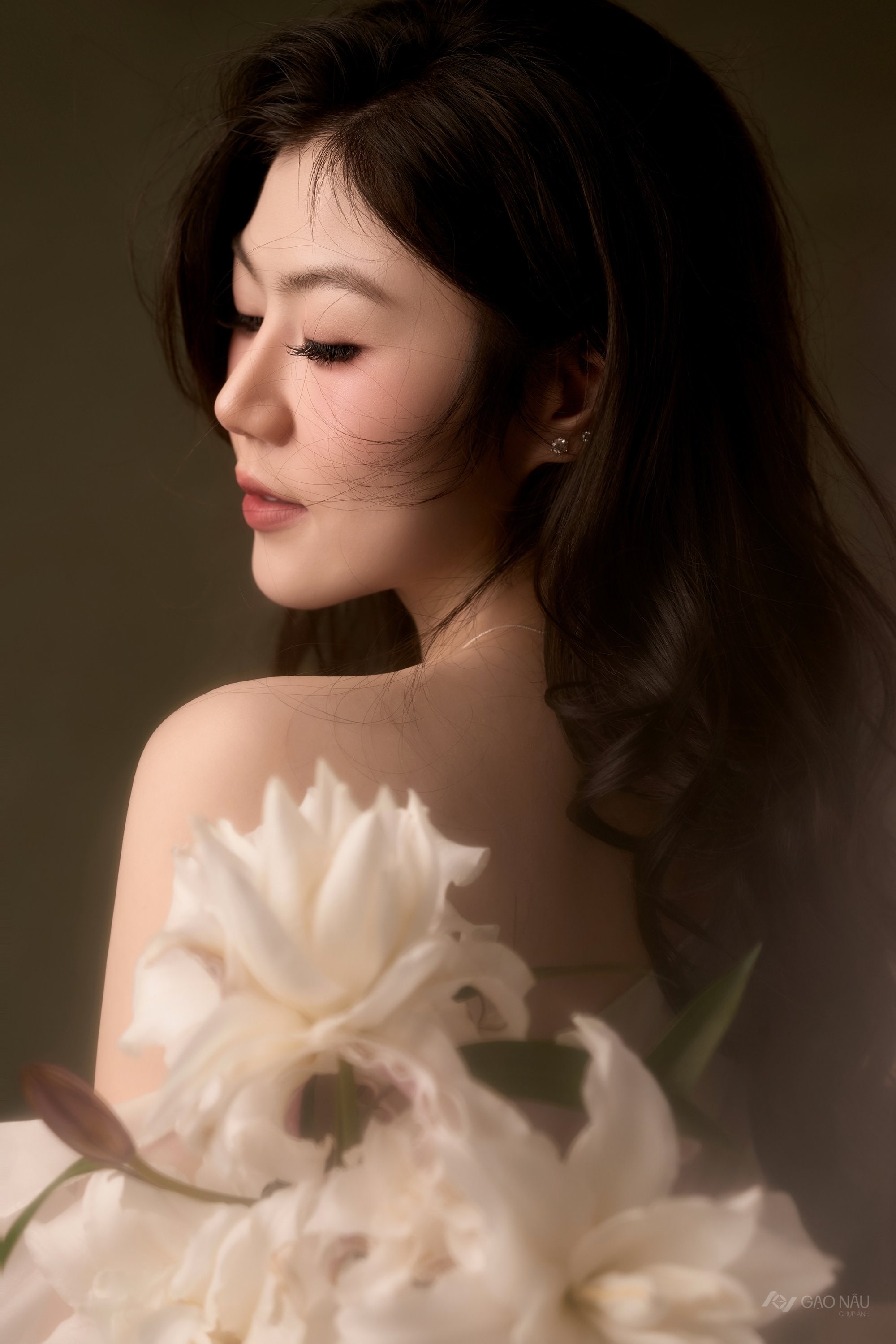 Hoa lily và triết lý nở trọn — vì sao chúng tôi chụp ảnh cùng hoa — ảnh 1