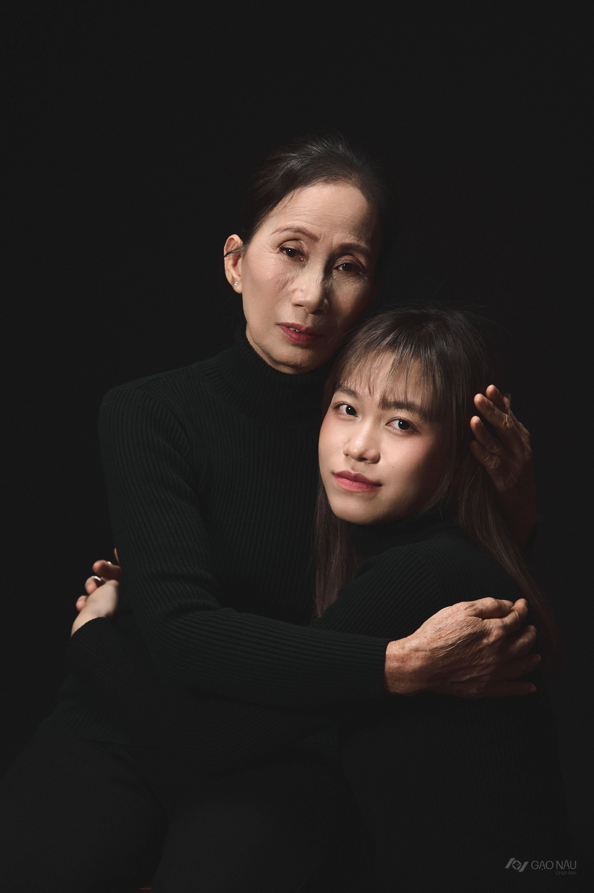 Hai mẹ con. Một buổi chiều.