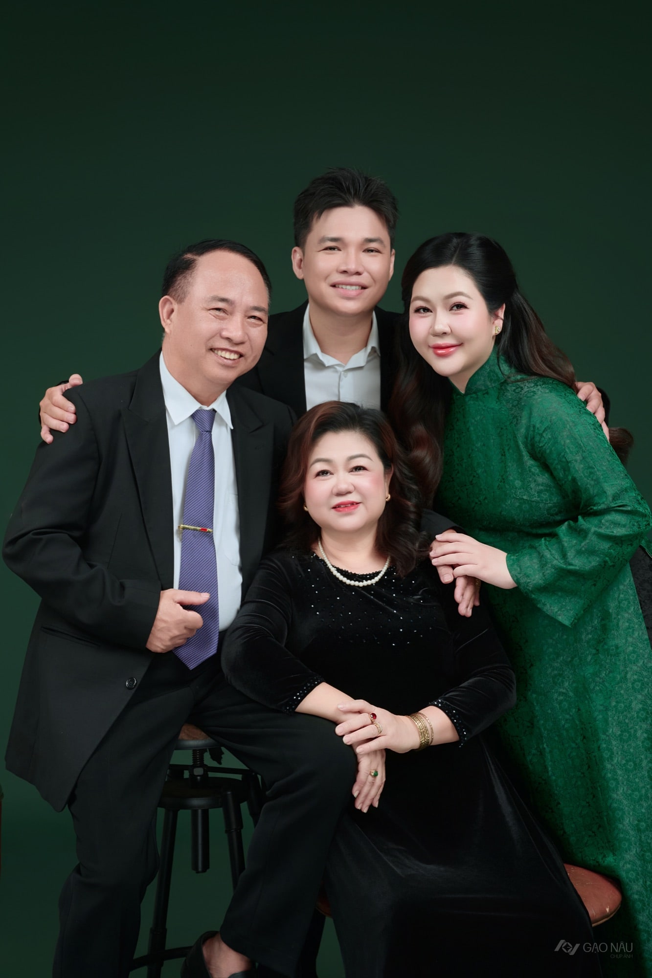"Gia đình Tài Phú Sung Túc" — Concept chụp ảnh gia đình sang trọng cho ngày Tết và kỷ niệm — ảnh 3