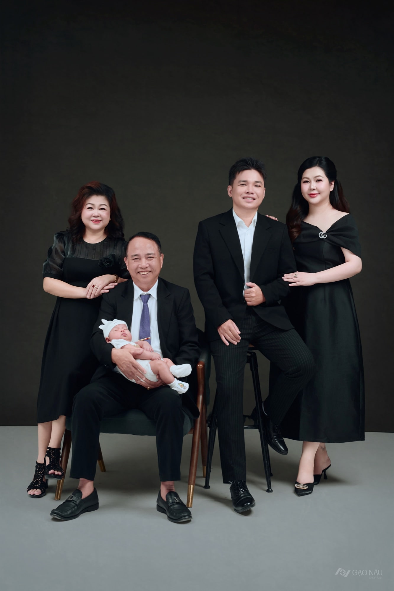 "Gia đình Tài Phú Sung Túc" — Concept chụp ảnh gia đình sang trọng cho ngày Tết và kỷ niệm — ảnh 4
