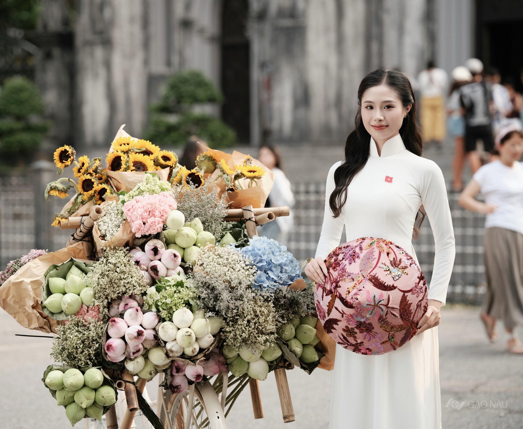 "Ngày 2/9 Tết Độc Lập" — Concept chụp áo dài cờ đỏ sao vàng cho phụ nữ Việt — ảnh 5