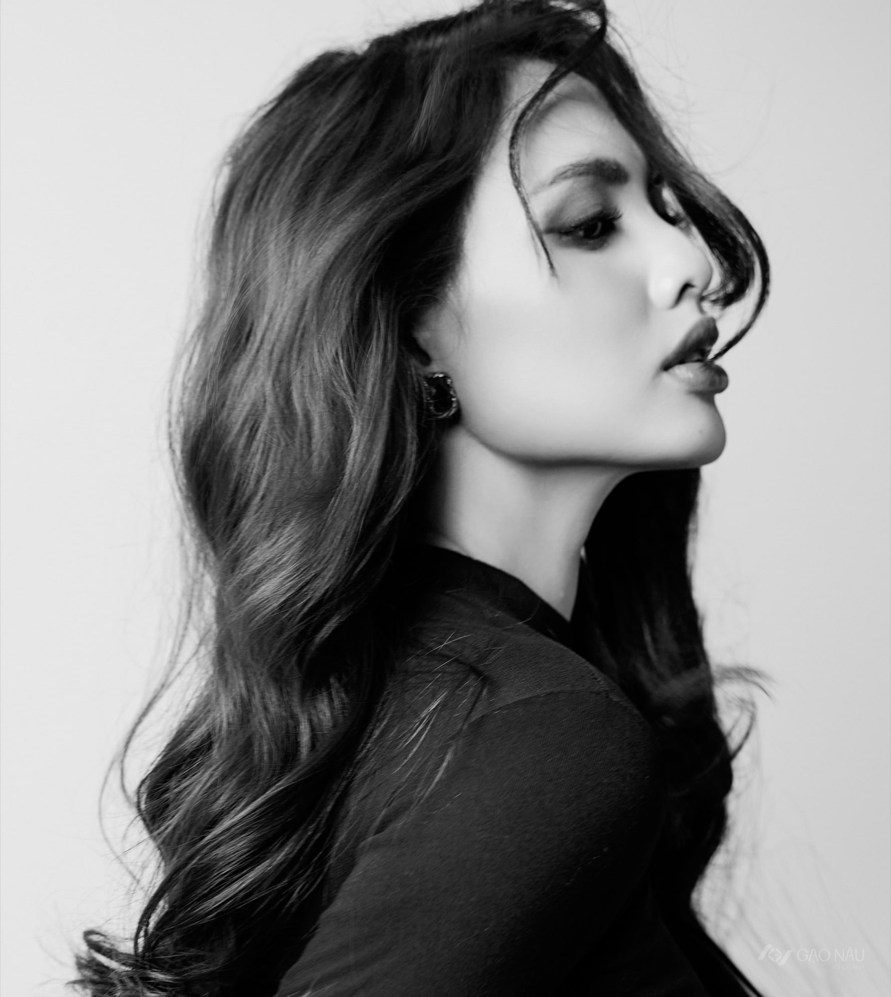 "Sexy, quyến rũ, kiêu sa" — Concept boudoir thanh lịch cho phụ nữ trưởng thành — khung 2
