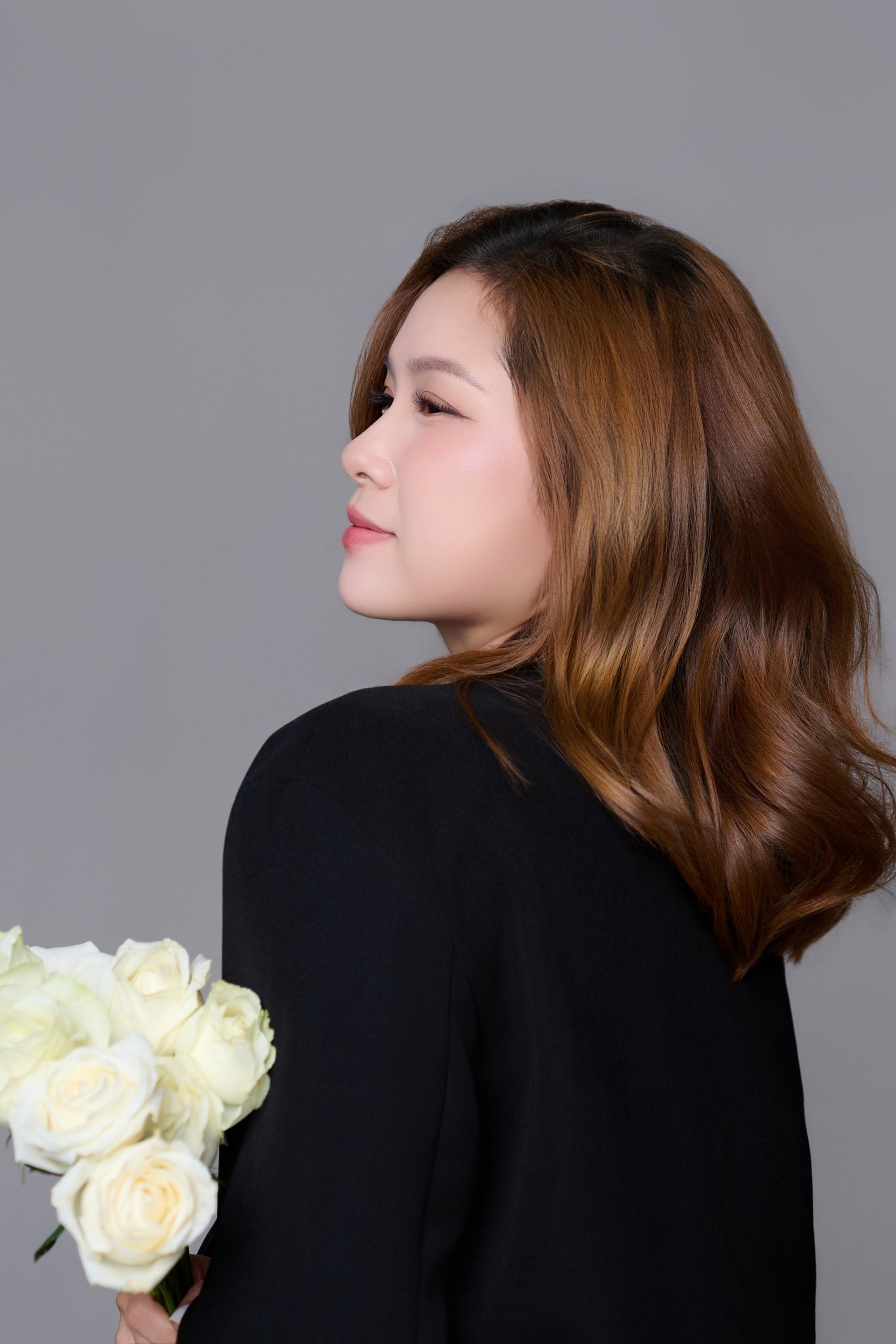 Bó hoa hồng trắng tự tay mua trên đường về 3