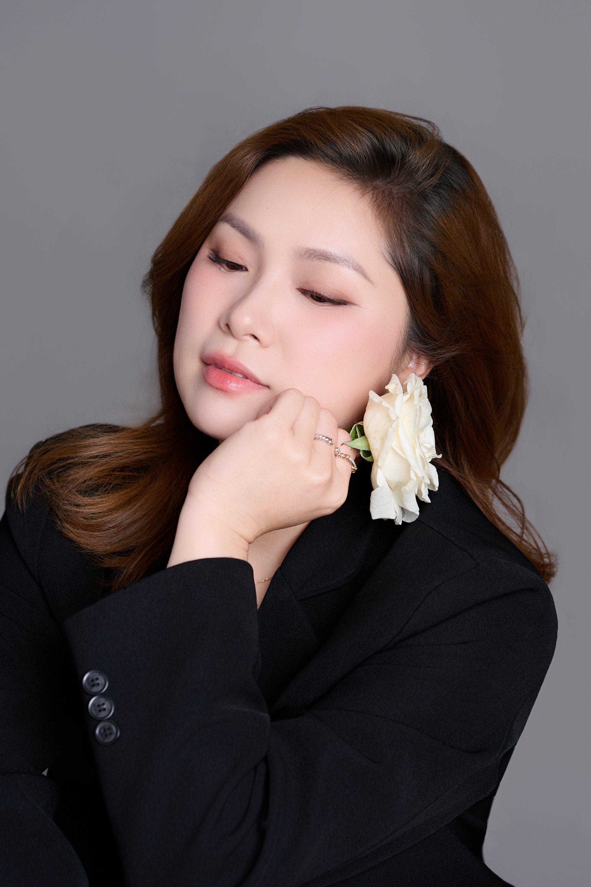 Bó hoa hồng trắng tự tay mua trên đường về 10