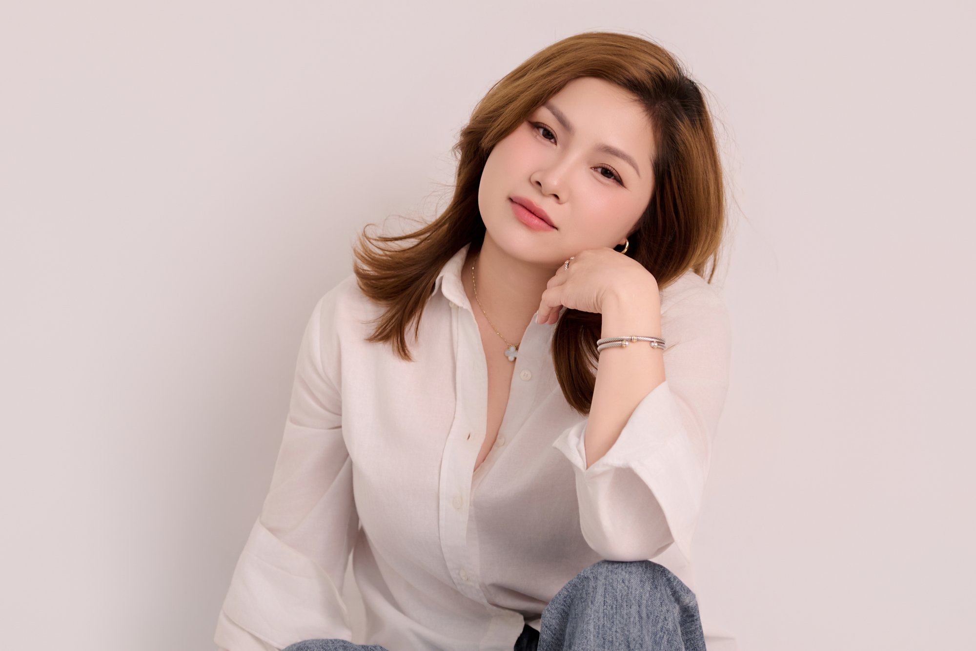 Bó hoa hồng trắng tự tay mua trên đường về 18