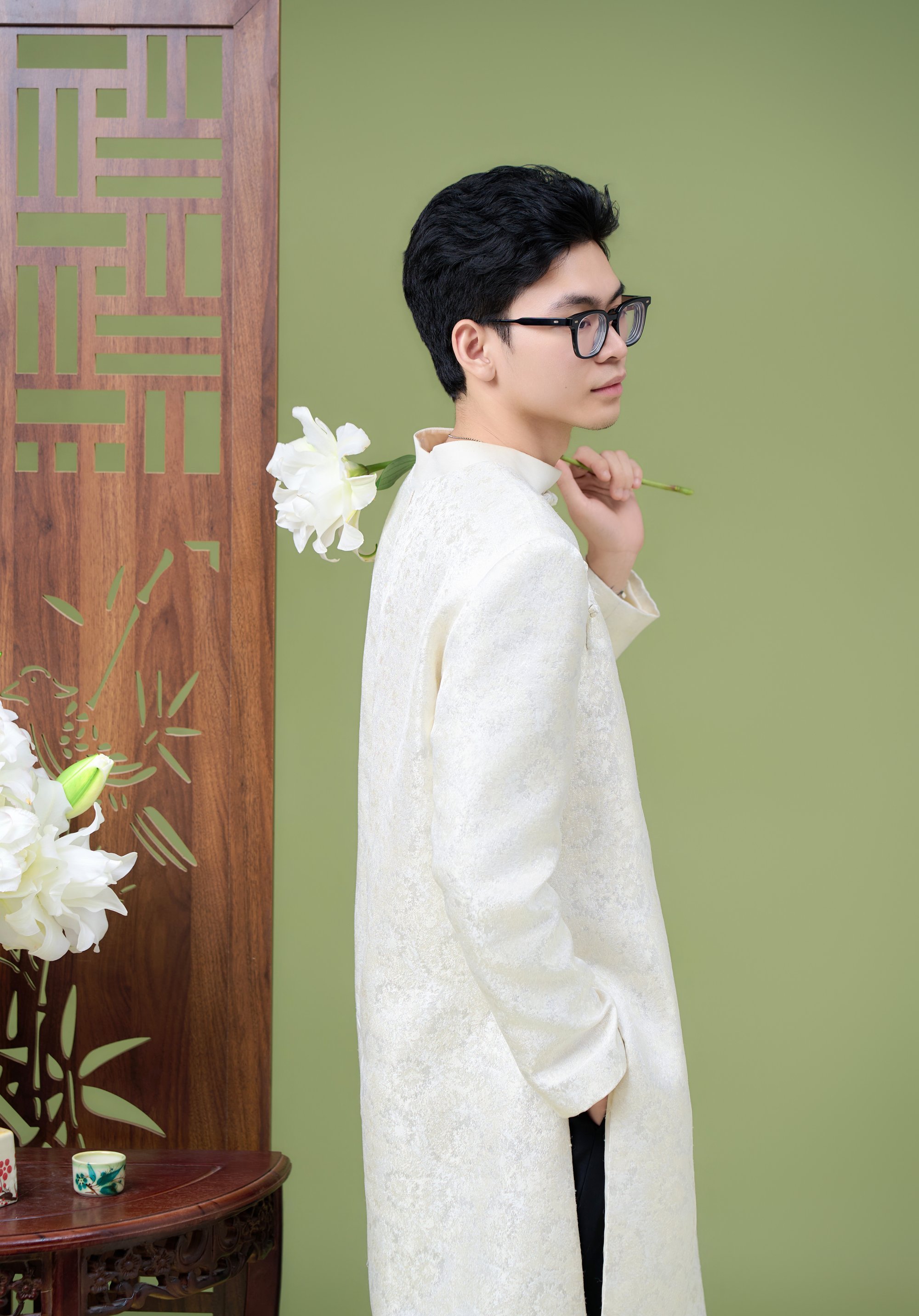 Hai người, một khoảng nhỏ 10