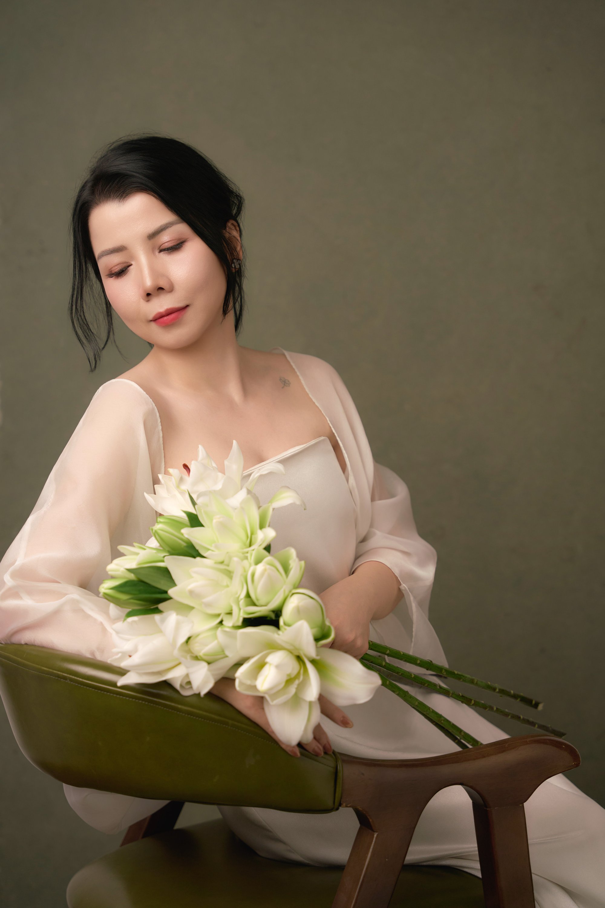 Khi con lớn, mẹ nhớ ra mình yêu hoa 4