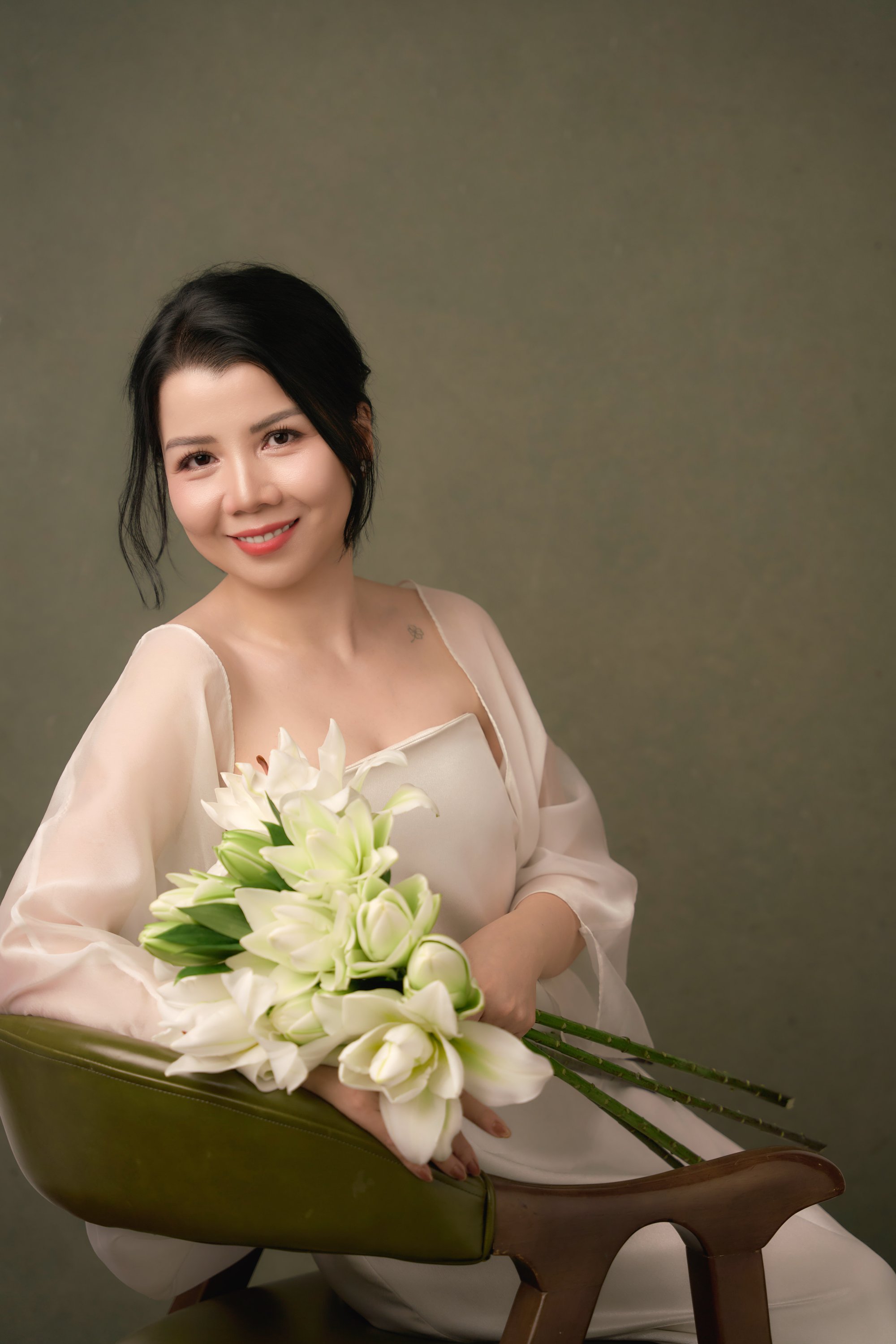Khi con lớn, mẹ nhớ ra mình yêu hoa 5