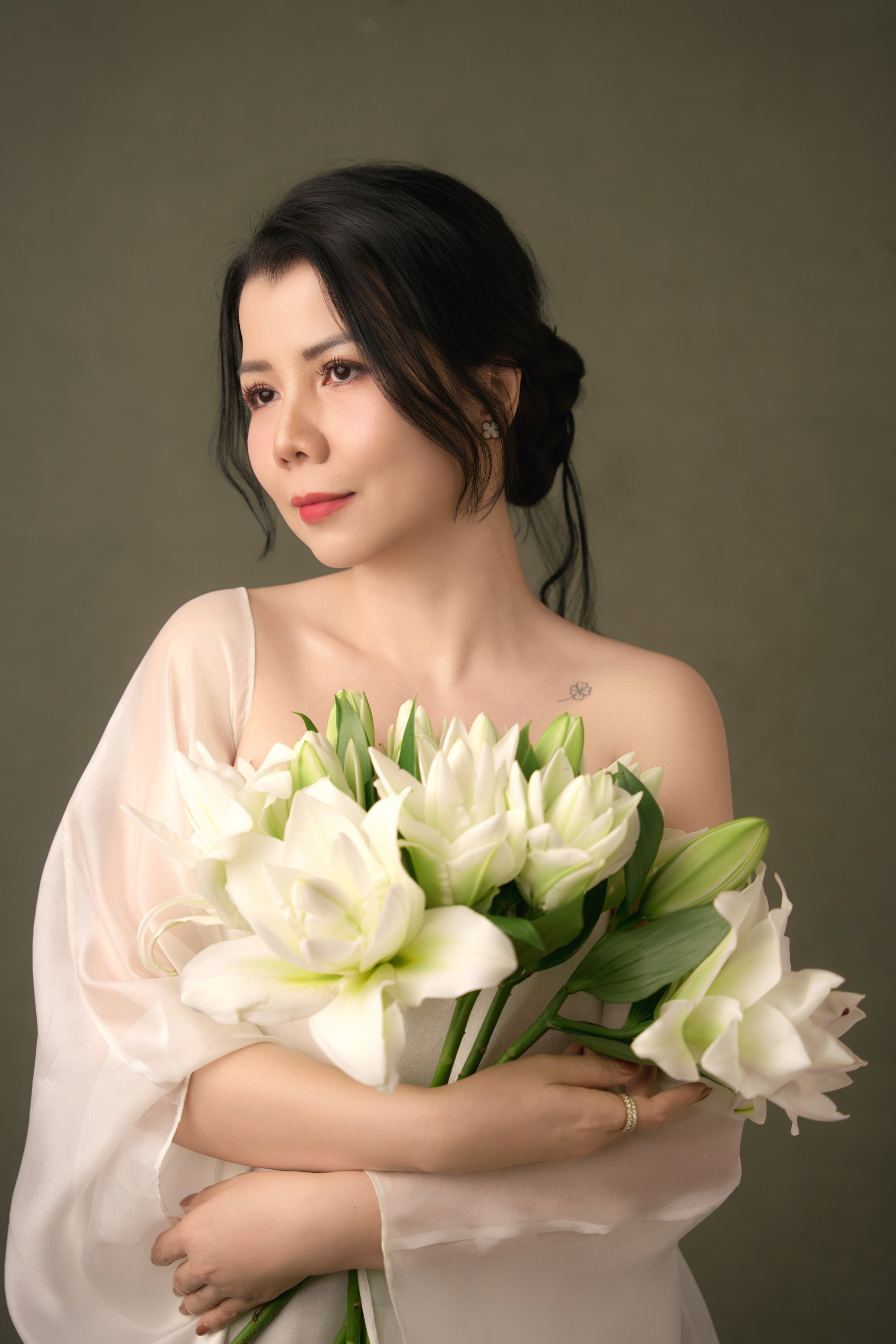 Khi con lớn, mẹ nhớ ra mình yêu hoa 9