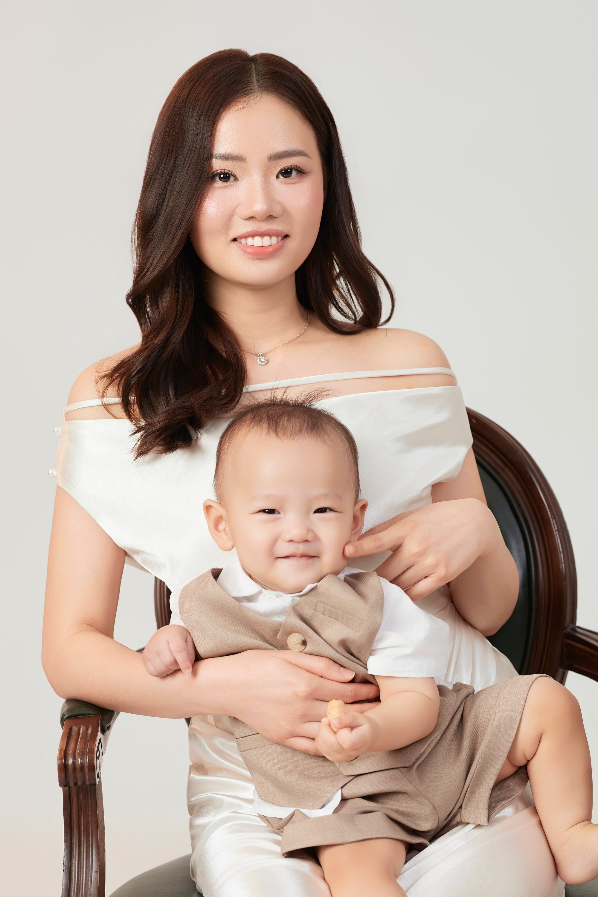Mùi sữa trên vai áo 12
